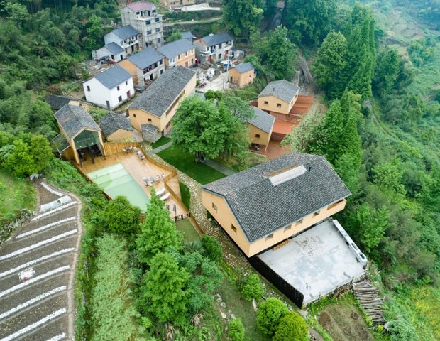 Hotel na China é reconstruído usando bambu, pedra e madeira carbonizada (Foto: Keishin Horikoshi )