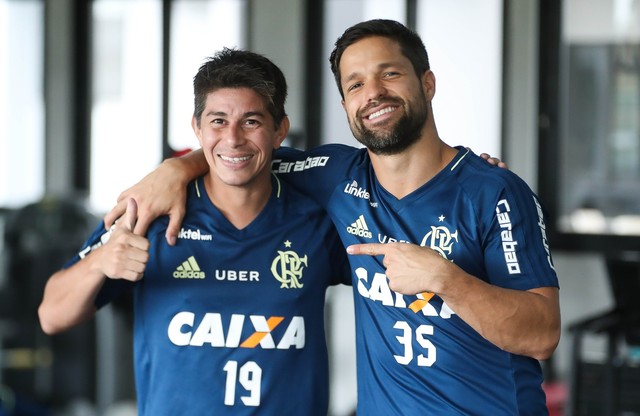 Cadê os 10? Fla e Bota se enfrentam com suas duplas ideias ainda no imaginário