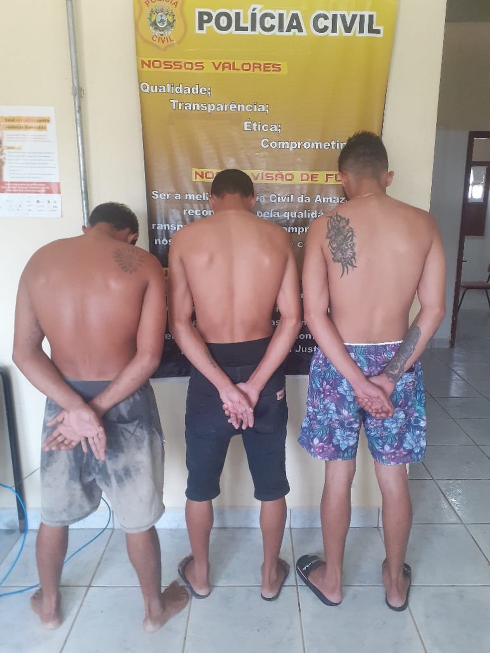 Trio foi preso e levado para Tarauacá para ser interrogado e, posteriormente, conduzido para o presídio — Foto: Arquivo/Polícia Civil 