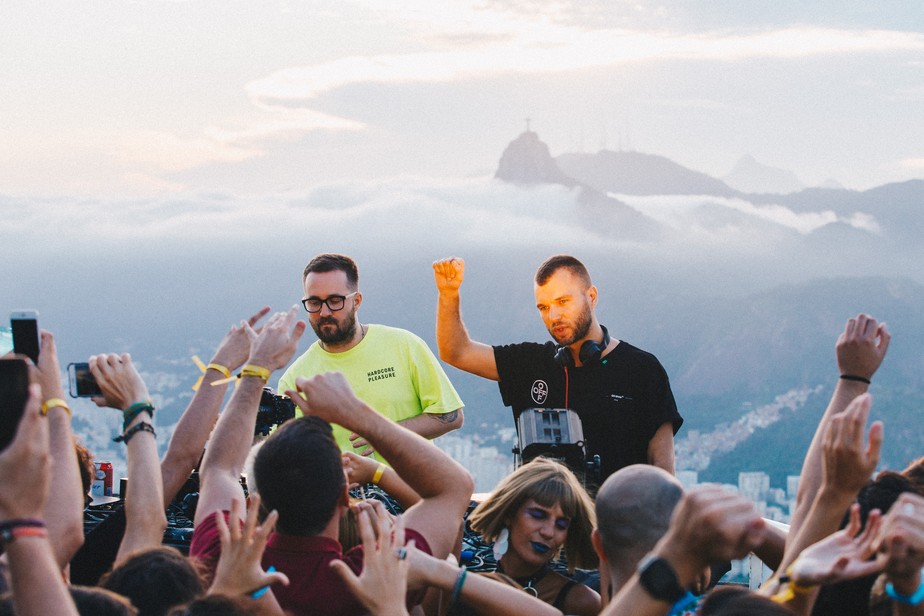 Em 2019, os DJs do ArtBat gravaram um set no Morro da Urca para um canal francês