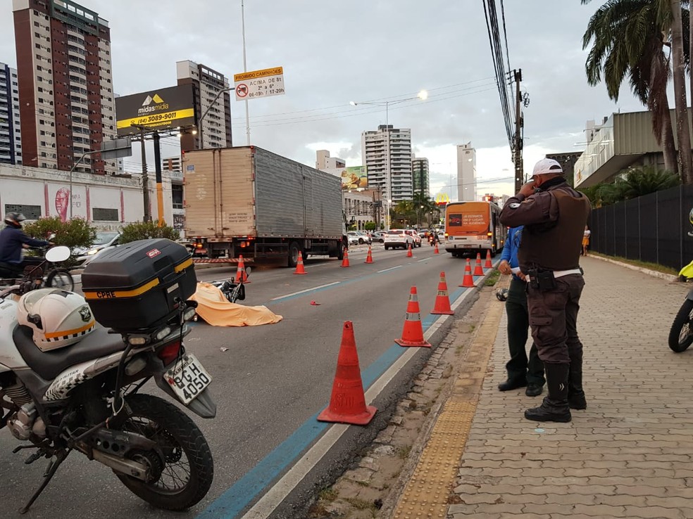 Acidente aconteceu na tarde desta terça-feira (28) na Avenida Salgado FIlho — Foto: Sara Cardoso/Inter TV Cabugi