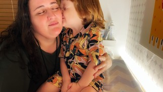 Ju Amaral, irmã de Paulo Gustavo, com o sobrinho Romeu: 'Sou alucinada por eles' — Foto: Arquivo pessoal