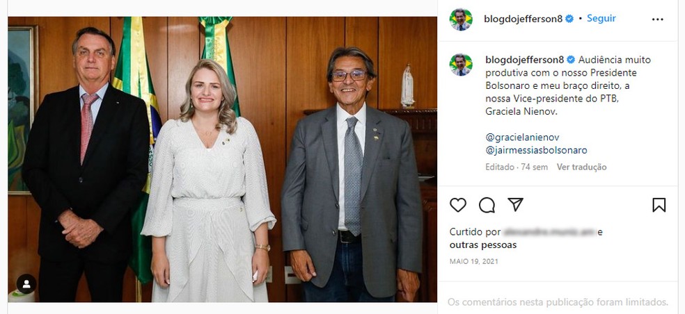 O presidente Jair Bolsonaro posa para foto com Roberto Jefferson e a então presidente do PTB, Graciela Nienov, em foto postada em maio de 2021 — Foto: Reprodução/Instagram