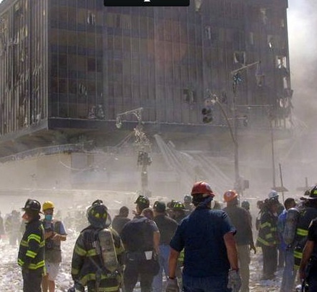 DestroÃ§os dos prÃ©dios das Torres GÃªmenas â€” Foto: The New York Times