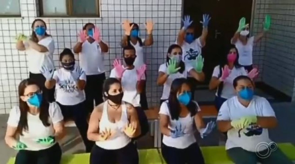 Funcion&aacute;rios de UBSs conscientizam a popula&ccedil;&atilde;o sobre a preven&ccedil;&atilde;o do coronav&iacute;rus &mdash; Foto: Reprodu&ccedil;&atilde;o/TV TEM