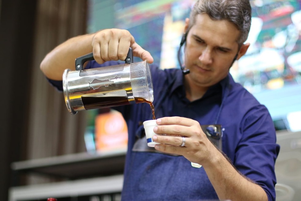 H&aacute; vagas para atendente barista em Salvador &mdash; Foto: Natally Domingos/G1