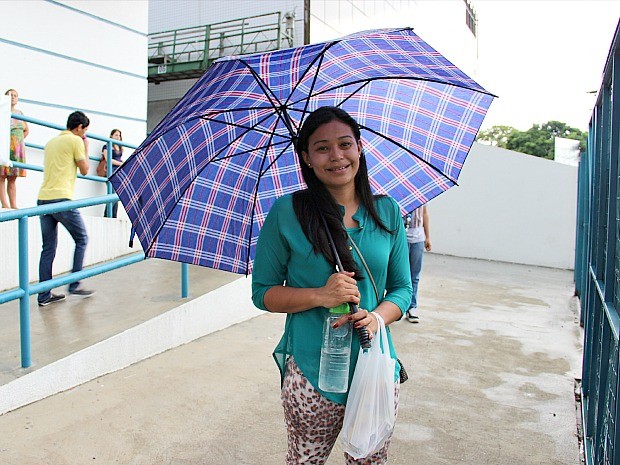 A nutricionista Raquel Rocha foi preparada para a chuva e fome durante a prova (Foto: Indiara Bessa/G1 AM)