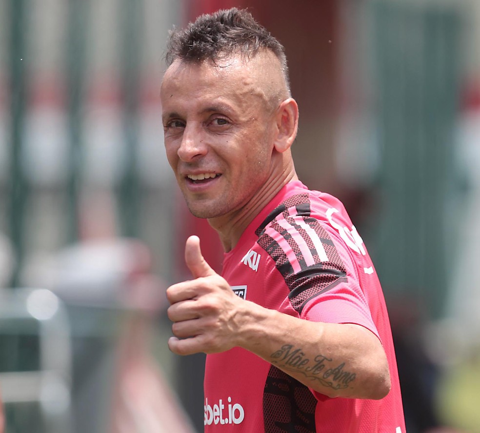 Rafinha já está treinando no São Paulo — Foto: Rubens Chiri / saopaulofc