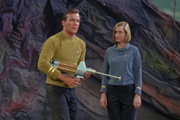 Sally Kellerman em cena da série clássica de Star Trek (Foto: Reprodução)