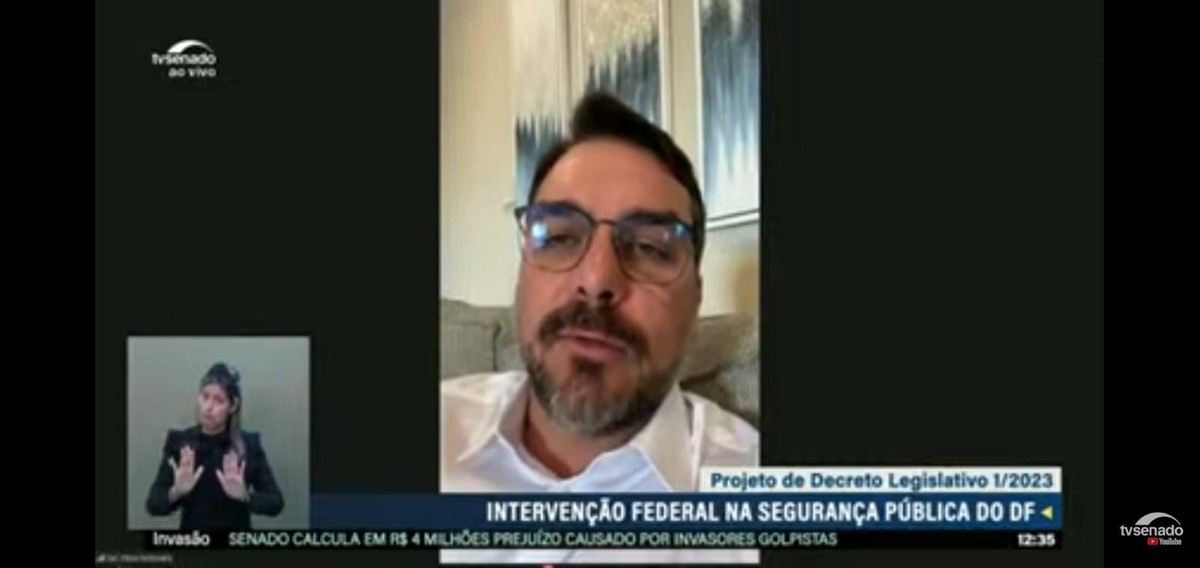 Flávio vota contra intervenção no DF, nega que atos terroristas tenham ligação com Bolsonaro e diz que ex-presidente está 'lambendo feridas'