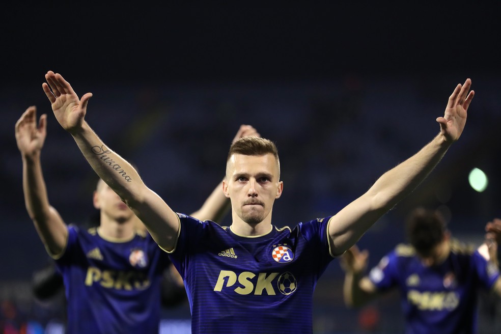 Orsic, atacante do Dinamo Zagreb, festeja classificação sobre o Skhupi na Liga dos Campeões — Foto: Getty Images