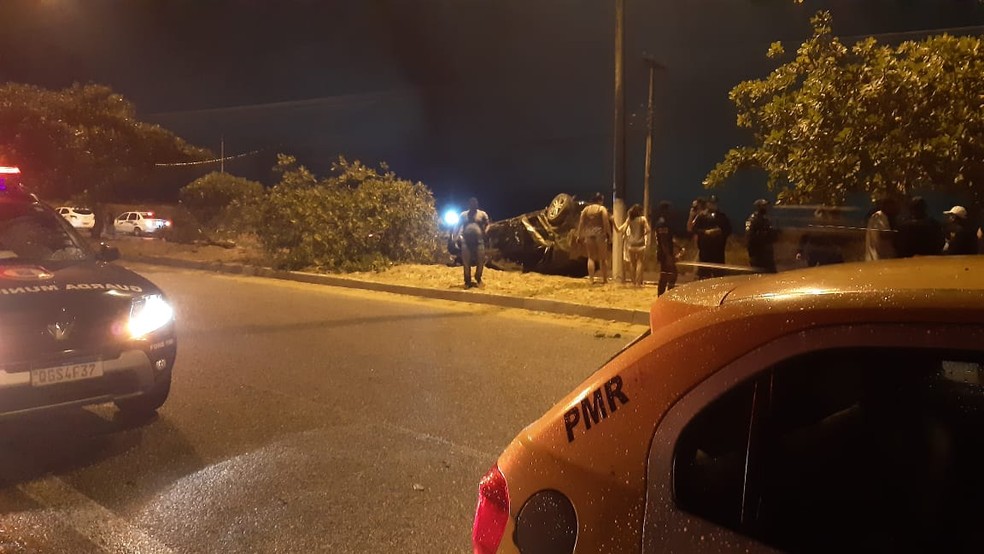 Acidente aconteceu no Prolongamento da Prudente de Morais — Foto: Sérgio Henrique Santos/Inter TV Cabugi