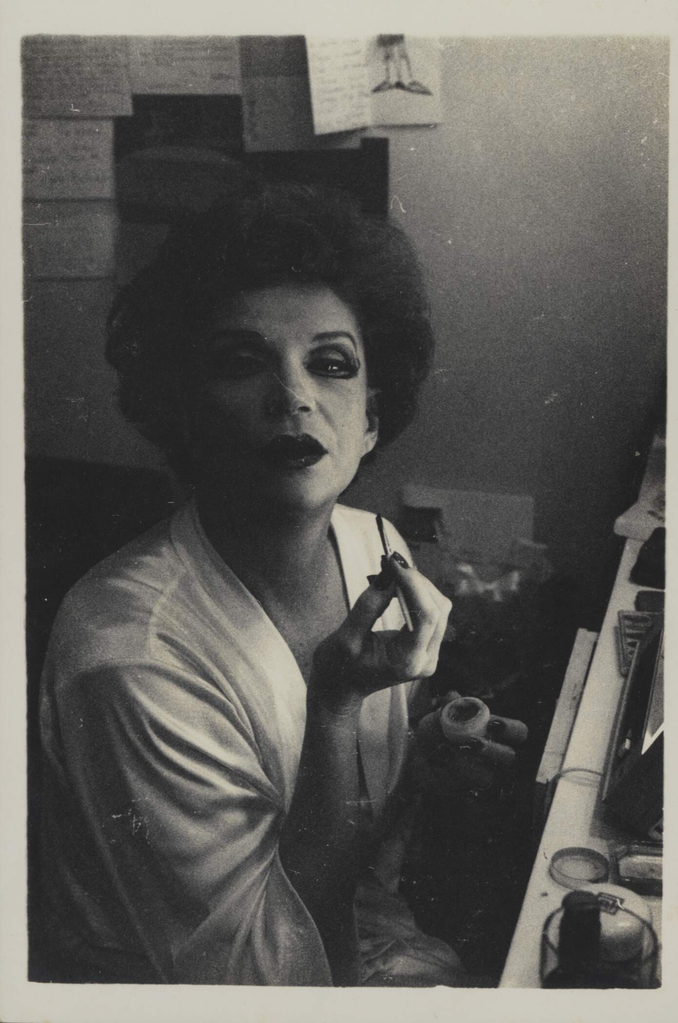 A atriz posa em um camarim em 1976, aos 54 anos (Foto: Milton Guran)