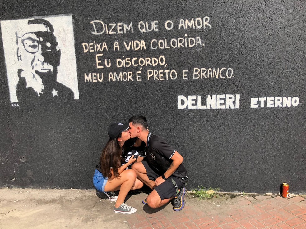 Sthéfany e Gustavo no Estádio Nilton Santos — Foto: Arquivo Pessoal
