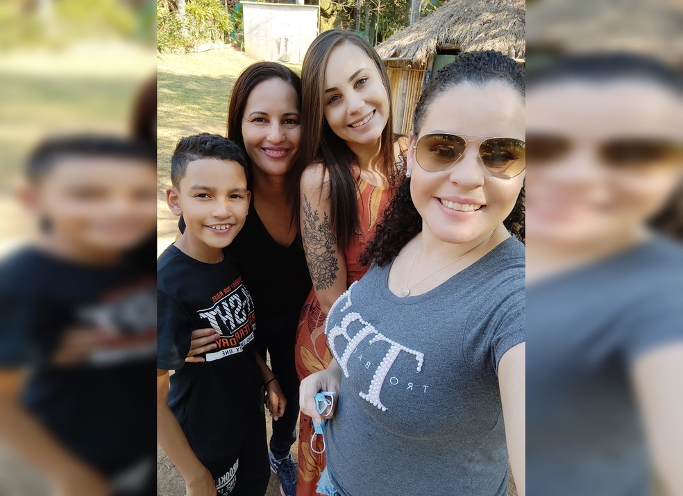 Vitor, Márcia (mãe), filha Milena e a outra filha Rafaela em Sorocaba  — Foto: Arquivo Pessoal 