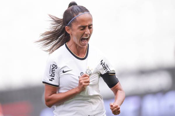 Diany fica fora da Libertadores e estuda deixar Corinthians