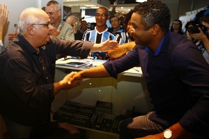 Presidente vê torcedor como grande aliado do Grêmio por contratações