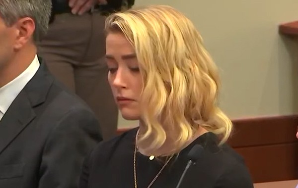 As pessoas adoram bajular homens poderosos“, diz Amber Heard em depoimento  final