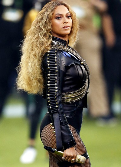 Beyonce durante apresentação no  Super Bowl 50 Halftime Show no Estádio de Levi (Foto:  Ezra Shaw/Getty Images)