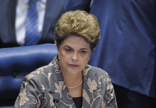 A presidente afastada Dilma Rousseff discursa diante dos senadores no julgamento do impeachment (Foto: Pedro França/Agência Senado)