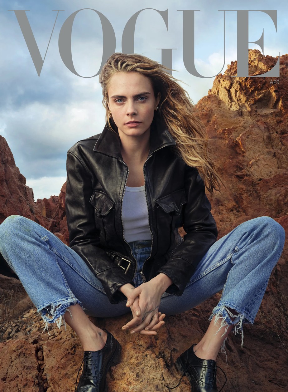 Cara Delevingne na capa da edição de abril da Vogue América