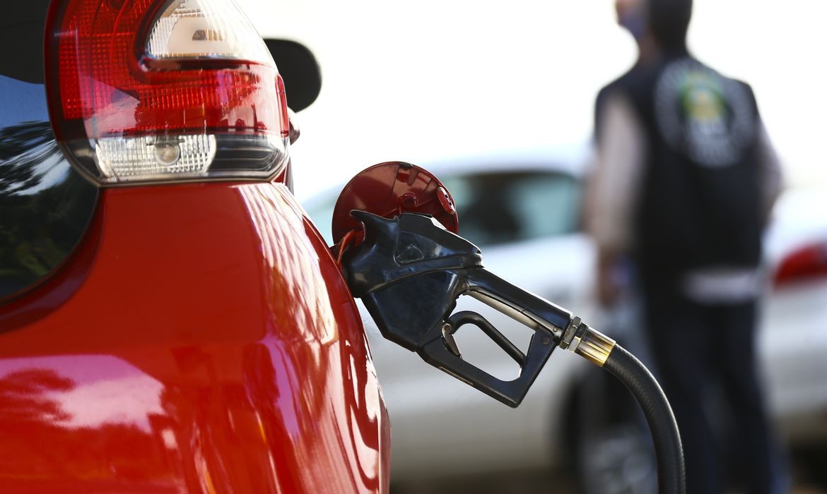 Preço médio da gasolina cai quase R$ 0,30 em postos de São José e Taubaté, aponta ANP