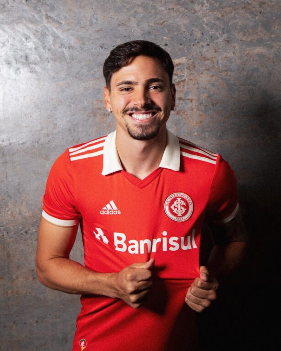 Inter lança nova camisa para 2022 — Foto: SC Internacional/Divulgação