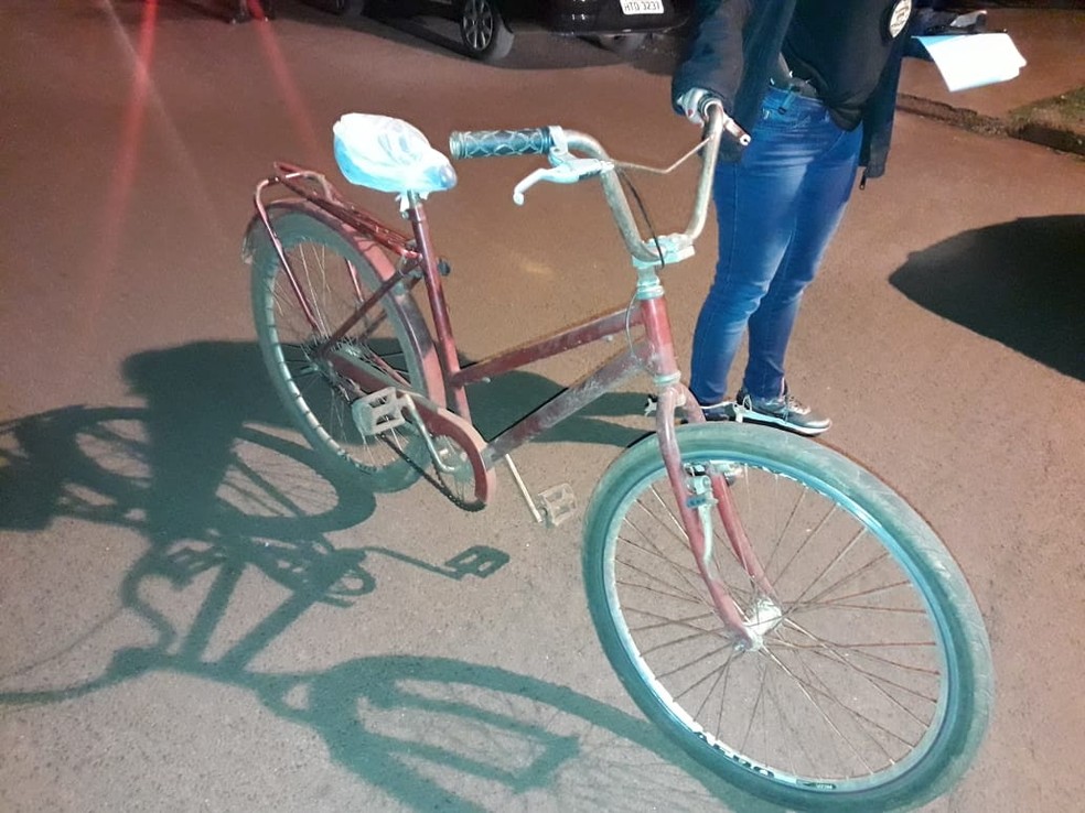 Bicicleta do suspeito de matar homem a golpes de faca na cidade de Rio Brilhante. (Foto: Site Rio Brilhante em Tempo Real / Olimar Gamarra)