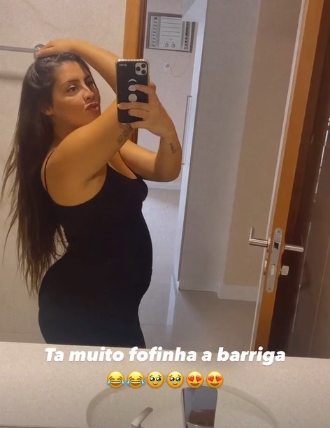 Grávida, Danielle Favatto exibe barrigão em foto na web (Foto: reprodução/instagram)