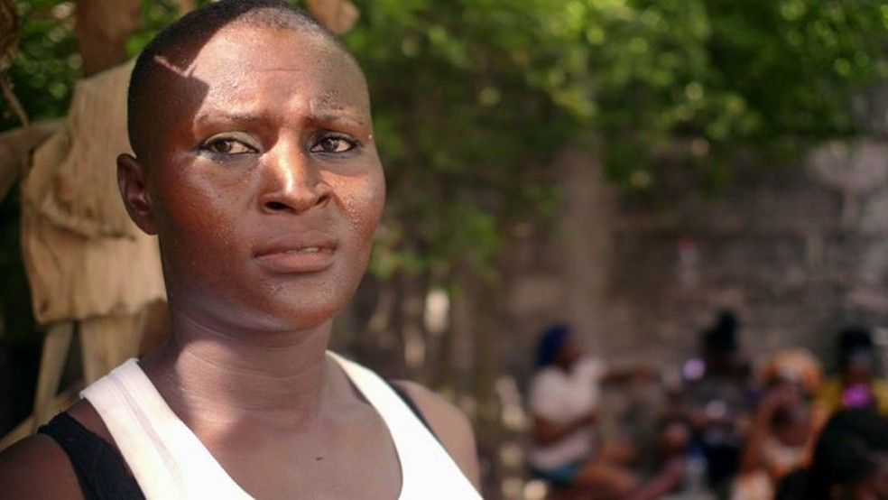 "Quando eu era criança, o clima não era assim", diz Joy, que mora no Delta do Níger — Foto: BBC