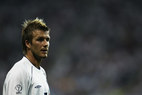 Beckham (Inglaterra): estiloso ou não, o penteado do inglês foi imitado em todo o mundo durante e depois da Copa de 2002