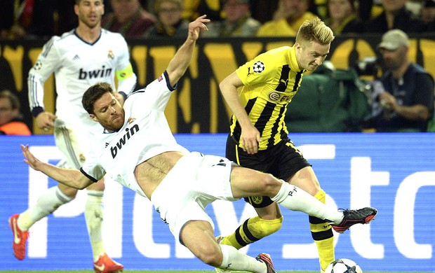  Xabi Alonso Marco Reus jogo Borussia Dortmund Real Madrid (Foto: EFE)