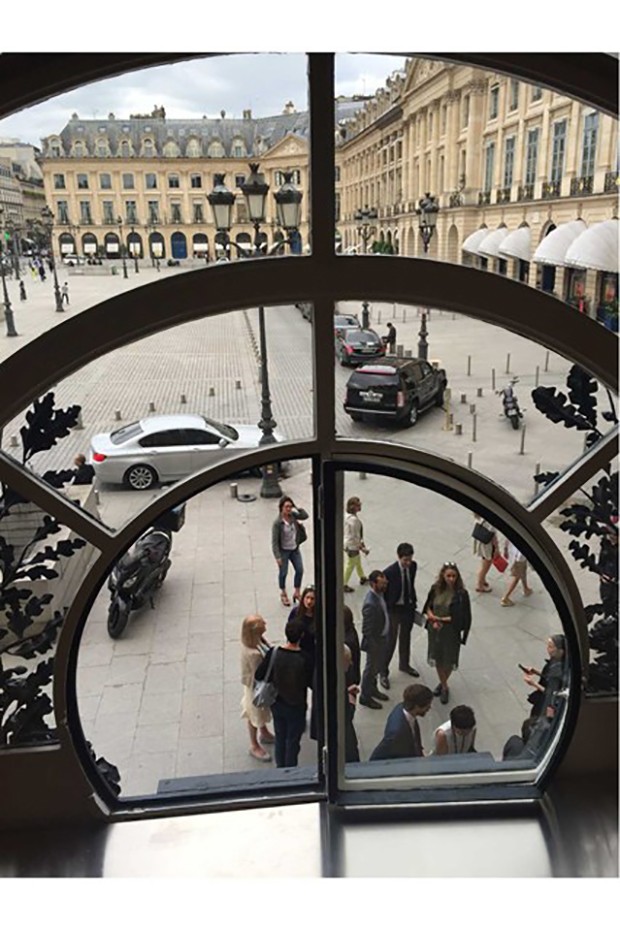 A view of Place Vendôme from the upstairs window of the Repossi boutique at Number 6 (Foto: Divulgação)