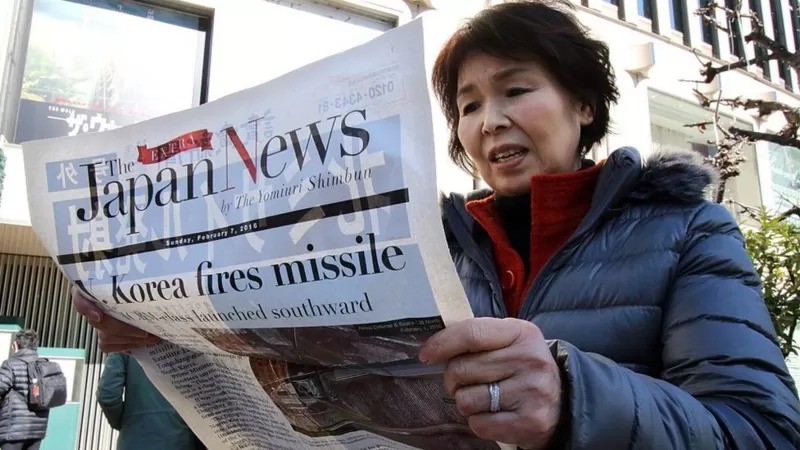 População japonesa segue com preocupação notícias sobre avanços bélicos da Coreia do Norte (Foto: Getty Images via BBC News)