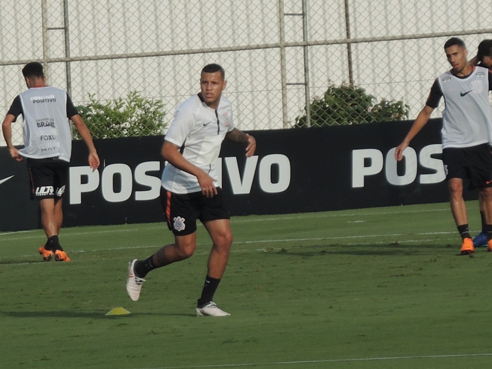 Corinthians testou patrocínio no treino desta quinta-feira (Foto: Marcelo Braga)