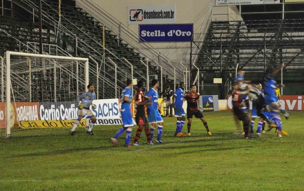 Oeste x Avaí, lance do gol do goleiro Fernando Leal (Foto: Valentim Baraldi / Divulgação / Oeste FC)