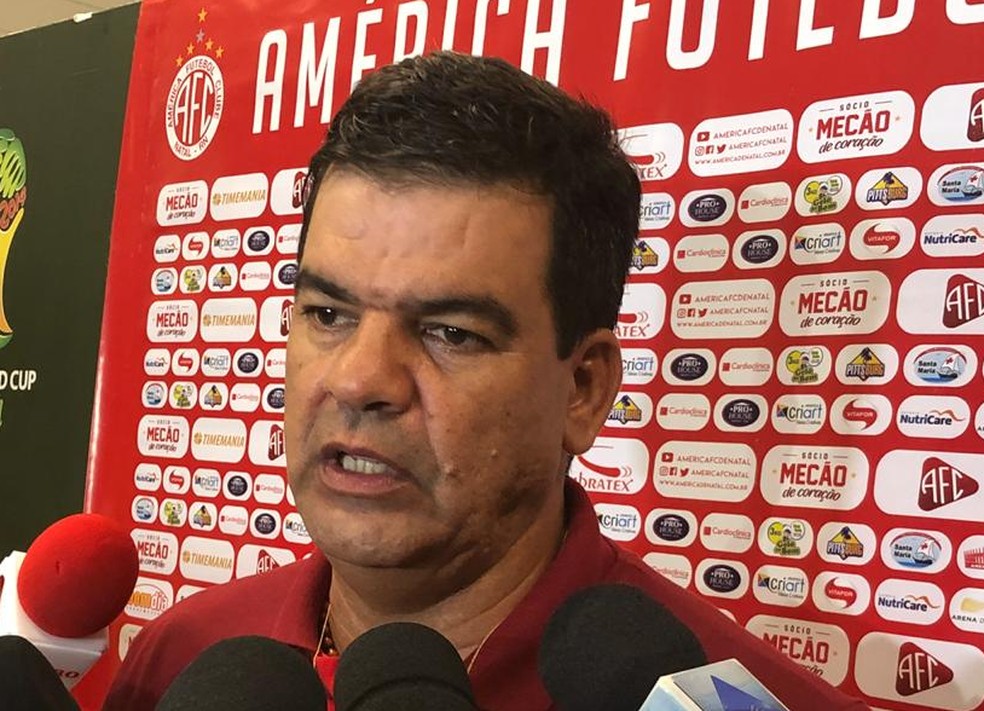 Moacir JÃºnior lembra que AmÃ©rica-RN teve a bola do jogo com Adriano Pardal â€” Foto: Augusto Gomes/GloboEsporte.com