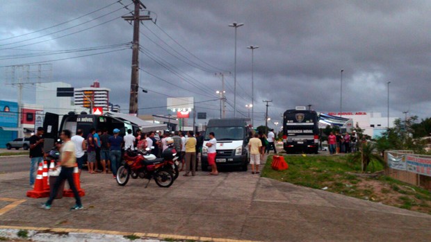 Blitz da Lei Seca foi montada na Av. Engenheiro Roberto Freire, na Zona Sul de Natal (Foto: Divulgação/Polícia Militar do RN)