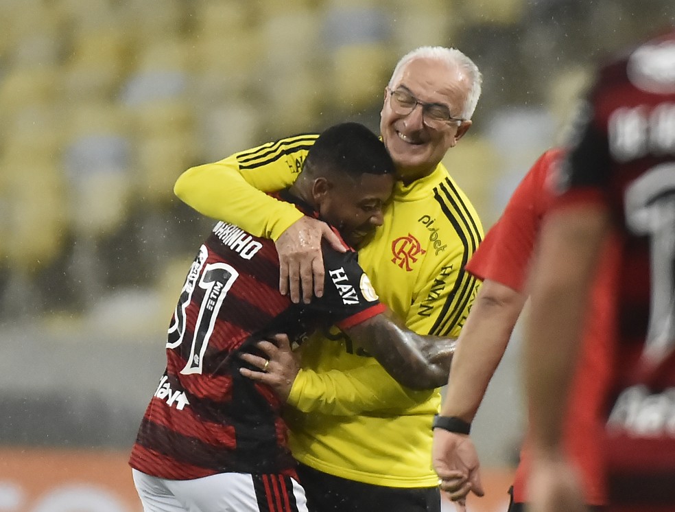 Análise: com volume de jogo e um goleiro seguro, Flamengo dá ao torcedor um fim de semana de paz