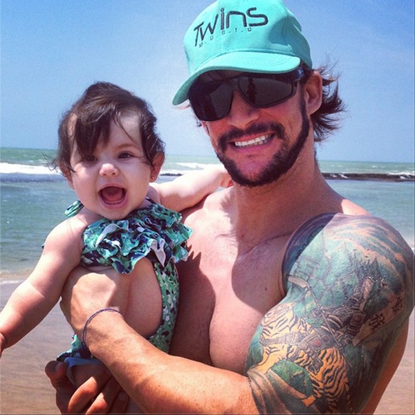 O ex-BBB Rodrigo e sua filha Valentina (Foto: Reprodução / Instagram)