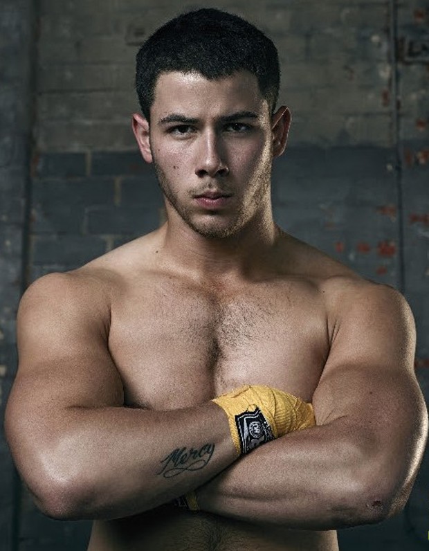 Nick Jonas como o boxeador gay Nate Kulina na série 'Kingdom' (Foto: Reprodução)