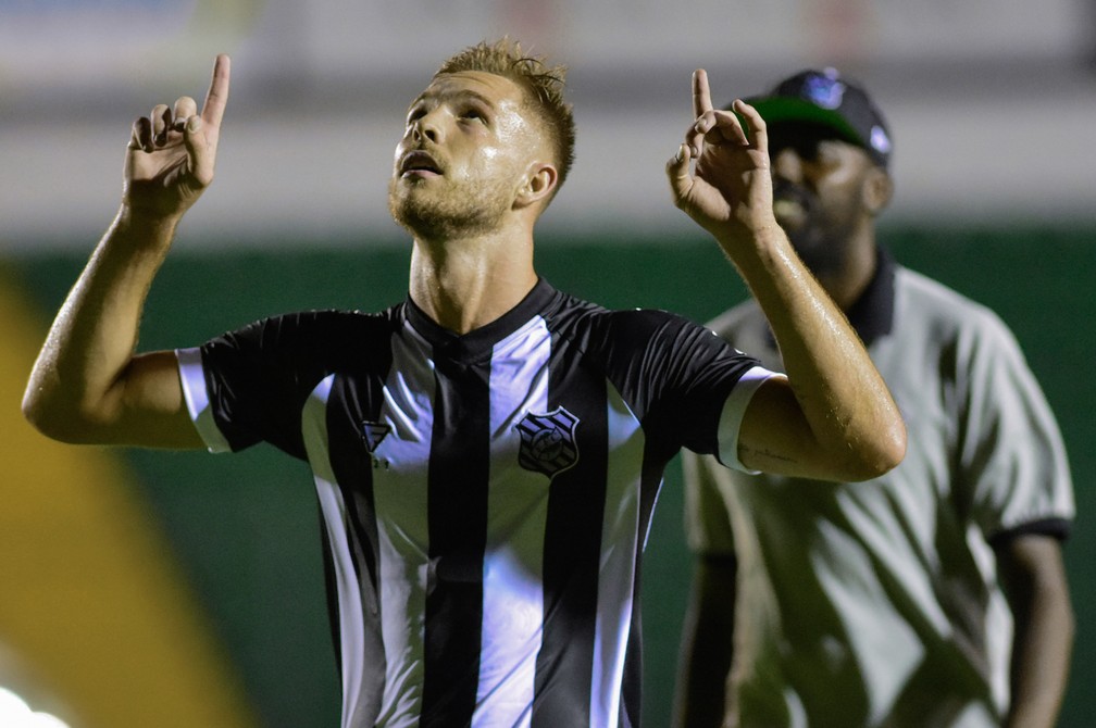 Com Moral Apos Gol Na Estreia Pedro Lucas Mira Classico Pelo Figueirense Gera Confianca Figueirense Ge