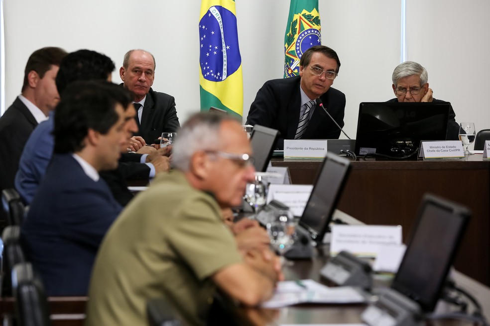 O presidente Jair Bolsonaro durante reunião para discutir a situação da fronteira com a Venezuela — Foto: Marcos Corrêa/Presidência da República