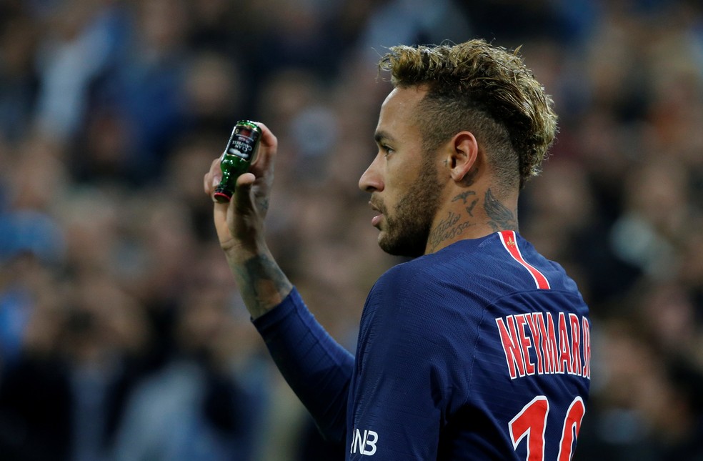 Neymar Reclama De Objetos Lancados Pela Torcida Do Olympique