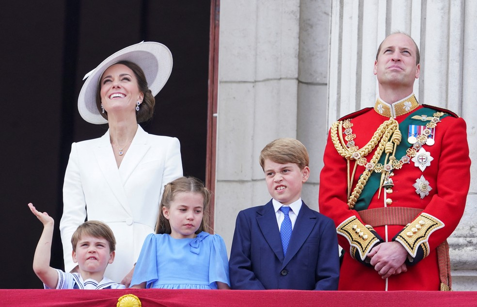 William e Kate com os filhos Charlotte, George e Louis  — Foto: Jonathan Brady/Pool via REUTERS