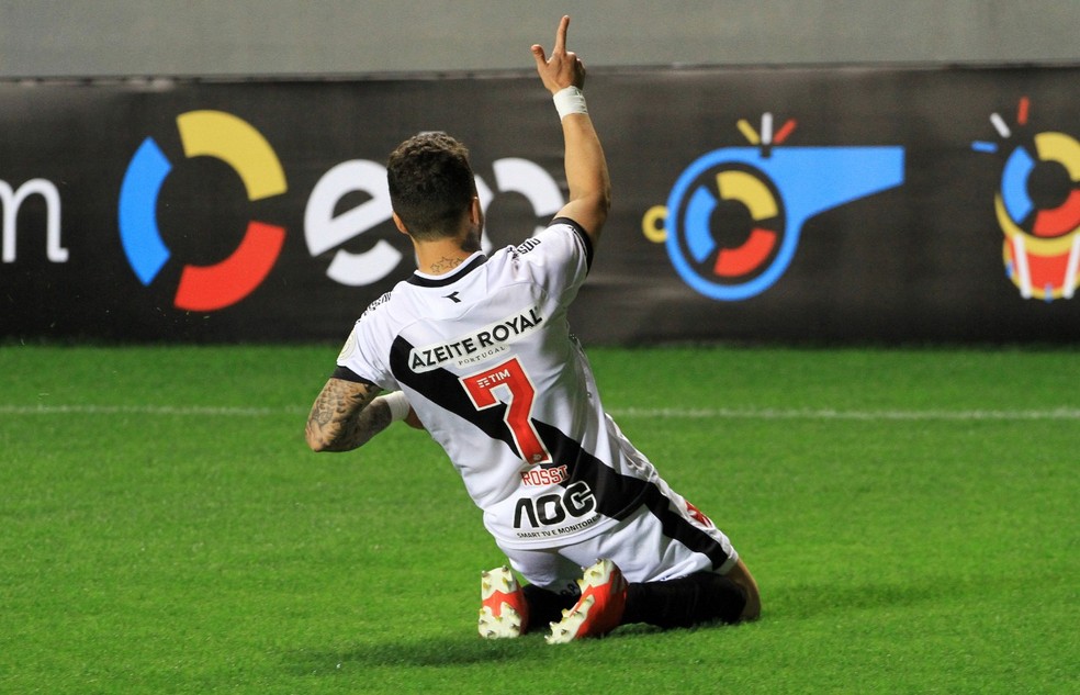 Rossi comemora gol diante do Atlético-MG — Foto: Carlos Gregório Jr./Vasco