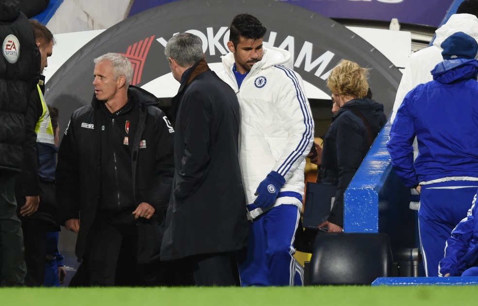 Diego Costa e Mourinho esbarram banco reservas Chelsea - Tony O'Brien/Reuters
