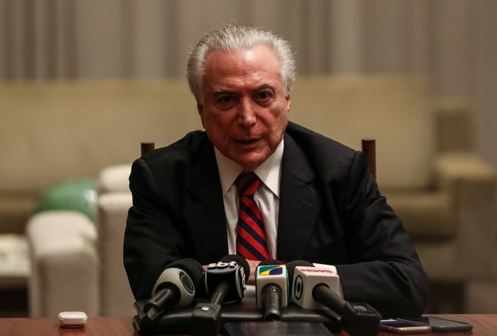 O presidente Michel Temer, no PalÃ¡cio da Alvorada, ao anunciar a intervenÃ§Ã£o federal em Roraima â Foto: Marcos CorrÃªa/PR