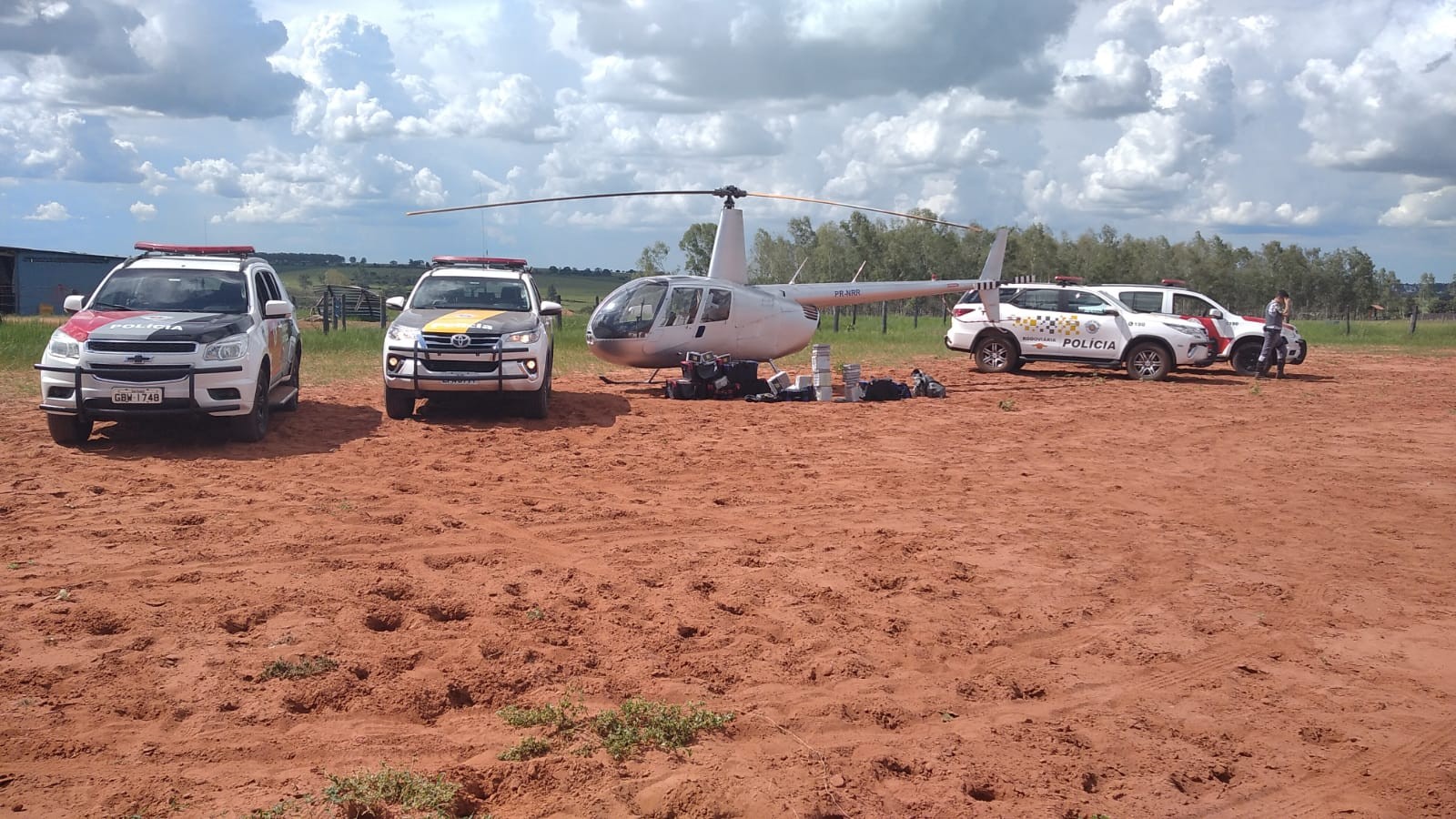 Justiça Federal decreta prisão preventiva de homens flagrados com helicóptero com quase 250kg de cocaína