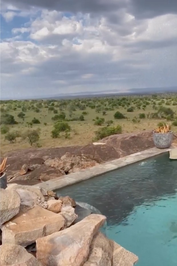 Luciana Gimenez curte piscina paradisíaca (Foto: Reprodução/Instagram)